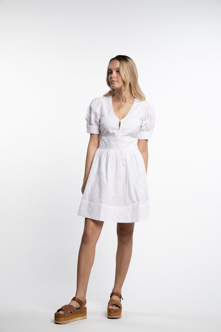 Zenda Embroidery Dress- White
