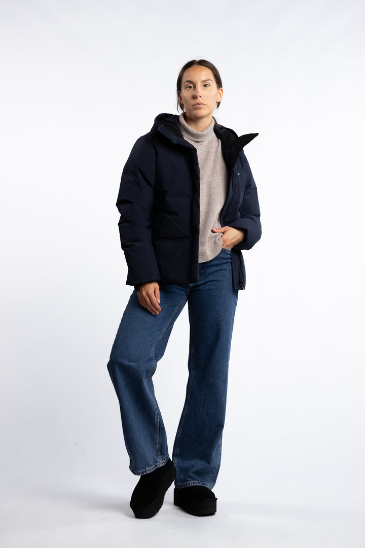 Besseggen Lt Short Jkt - Dk. Navy