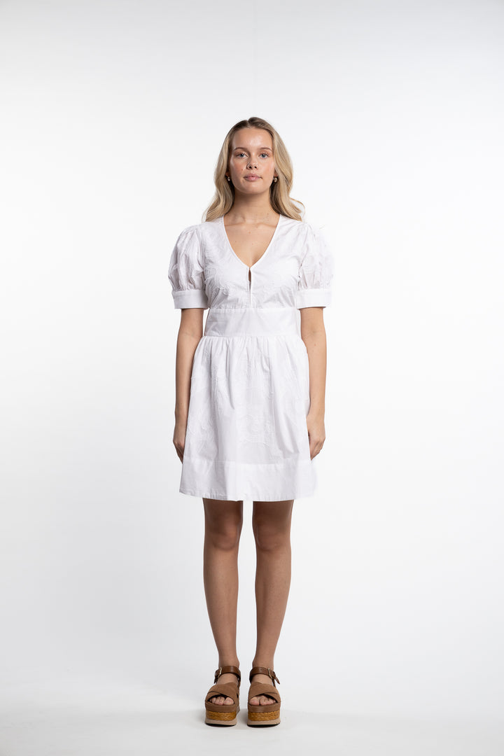 Zenda Embroidery Dress- White