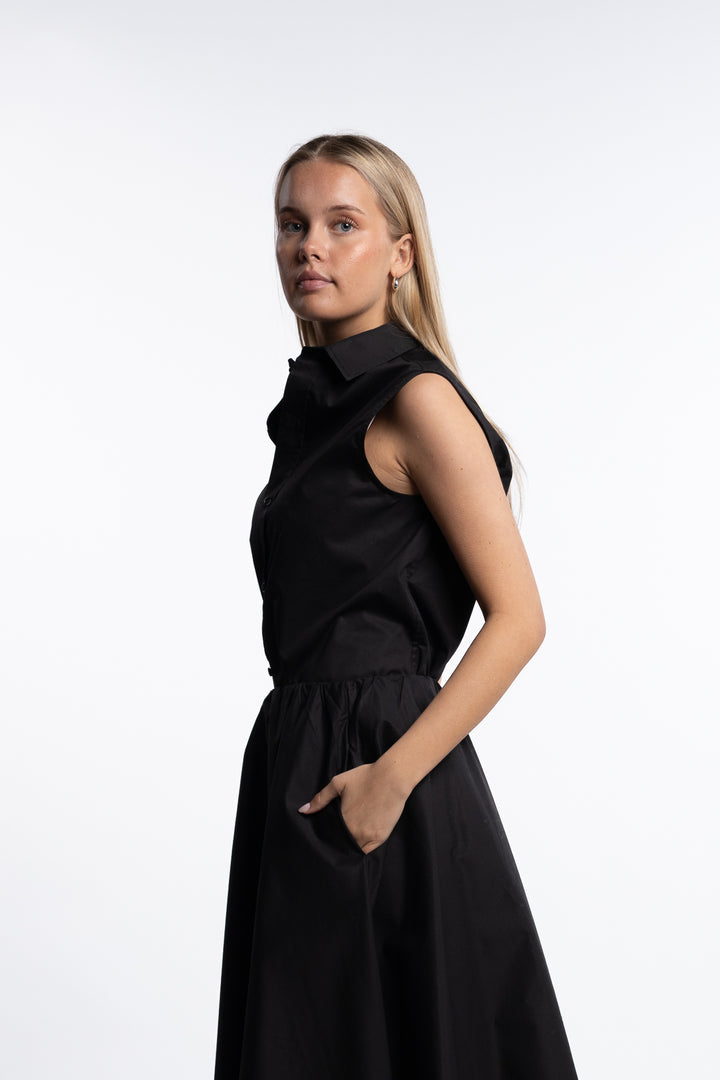 Sleeveless Coastal Shirt- Jet Black
