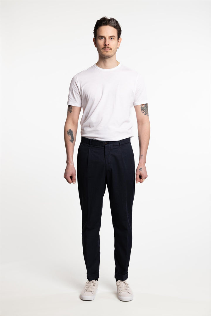 Capri Pleated Cotton/Linen Pant Navy