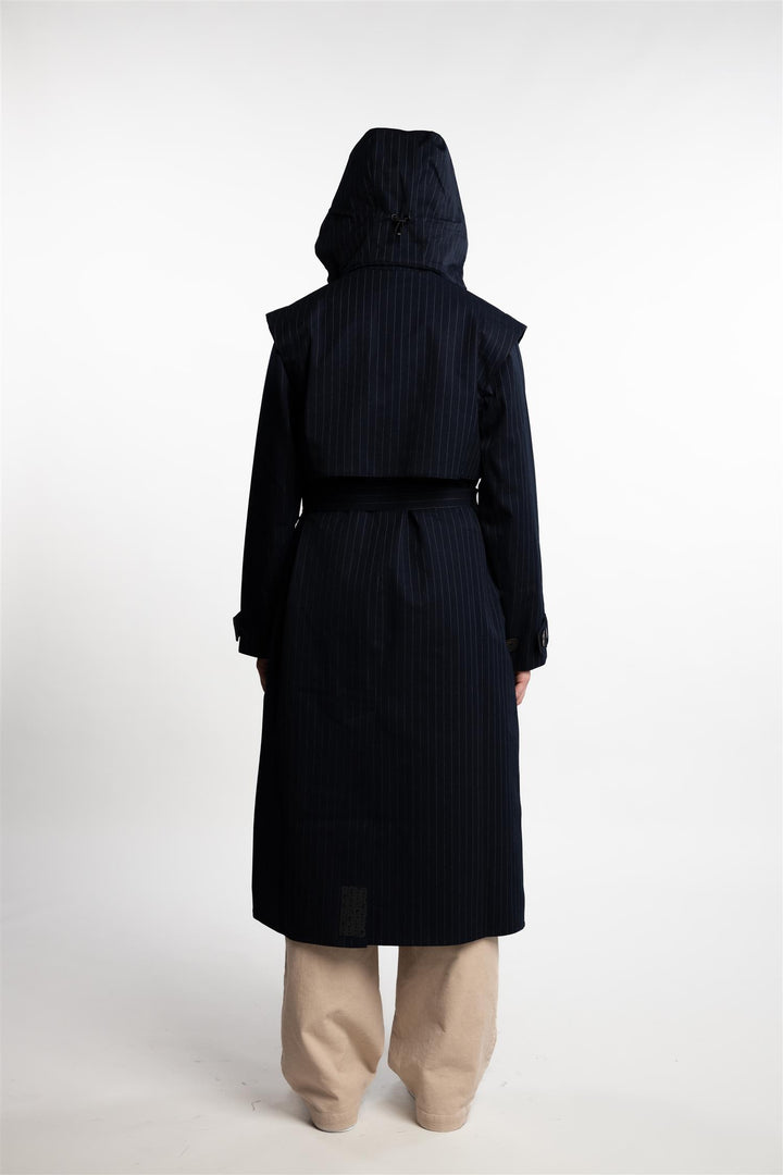 Regndråpe Trench Coat- Navy Pinstripe