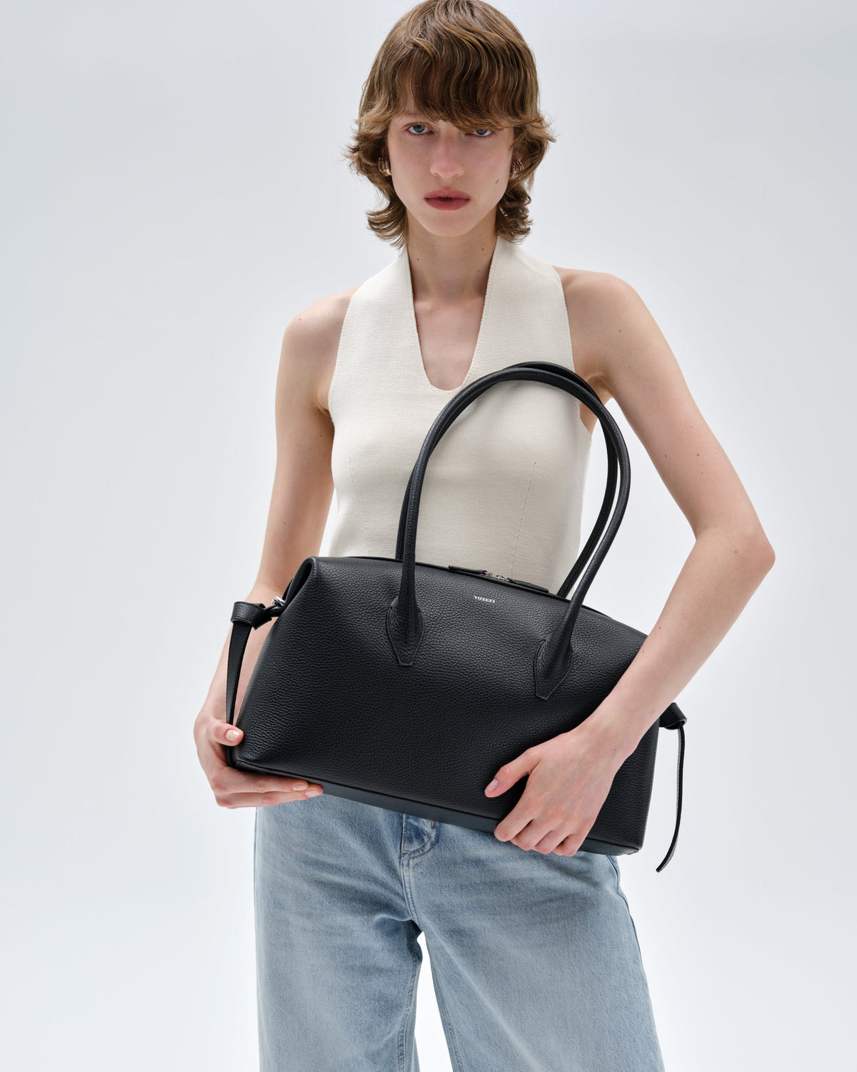 Brioche Duffle Black Pebble Grained Leather - modellbilde