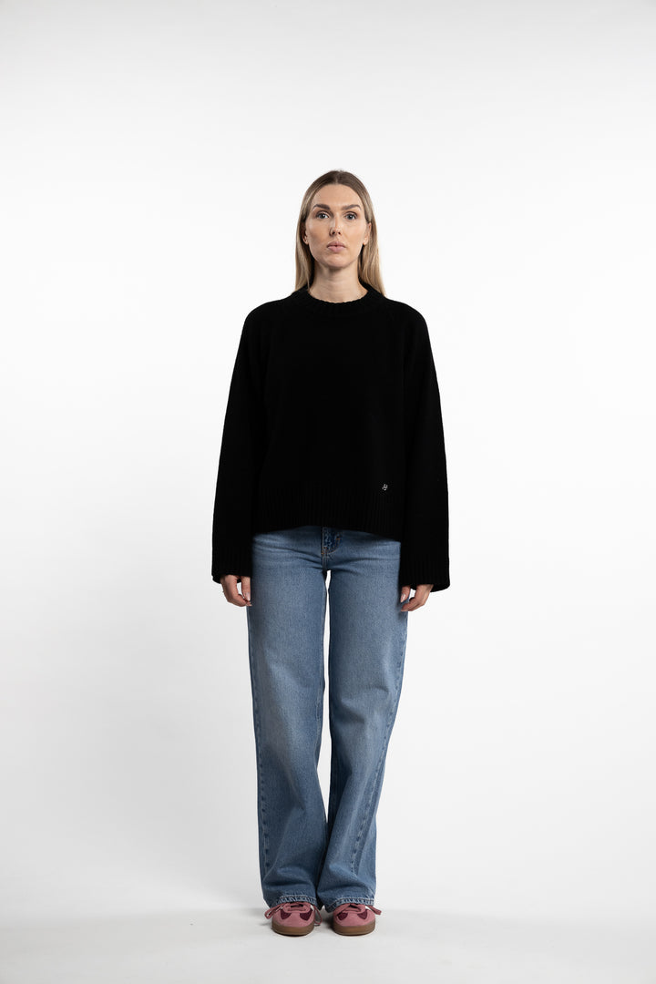 W. Wool Crew- Black