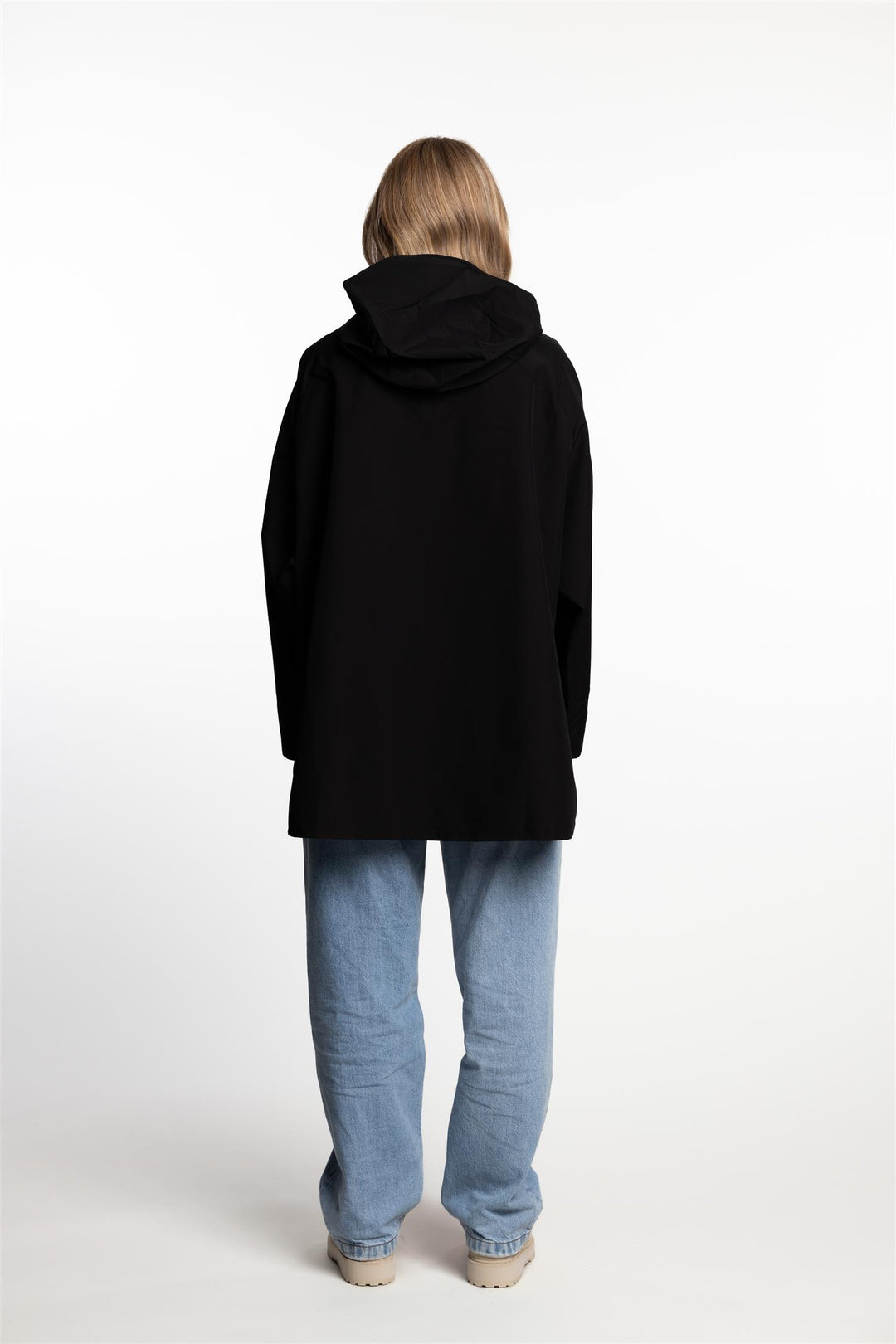 Voss Poncho- Black