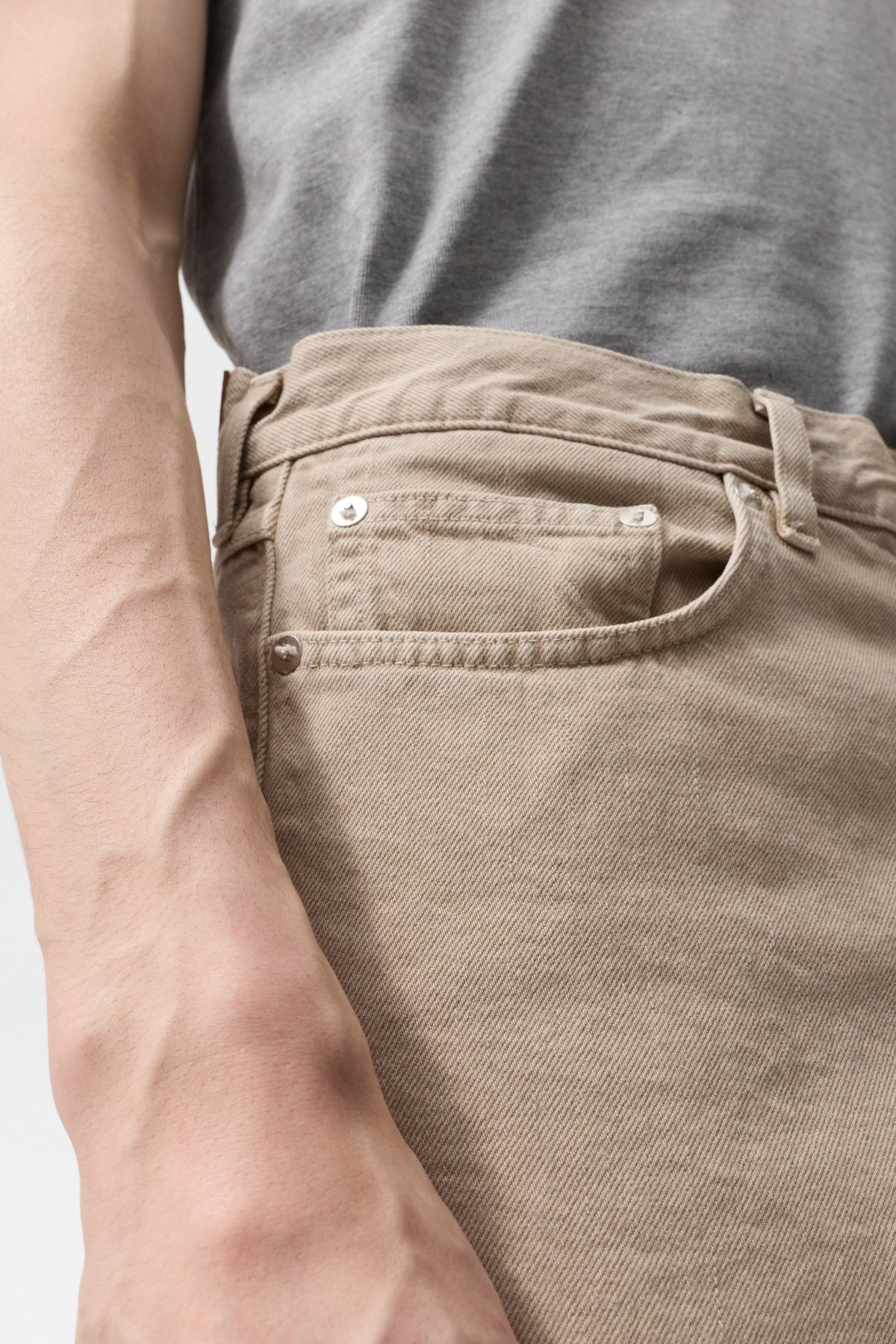 Barnes High-Rise Wide Fit Jeans Faded Porcelain - detaljbilde baklomme