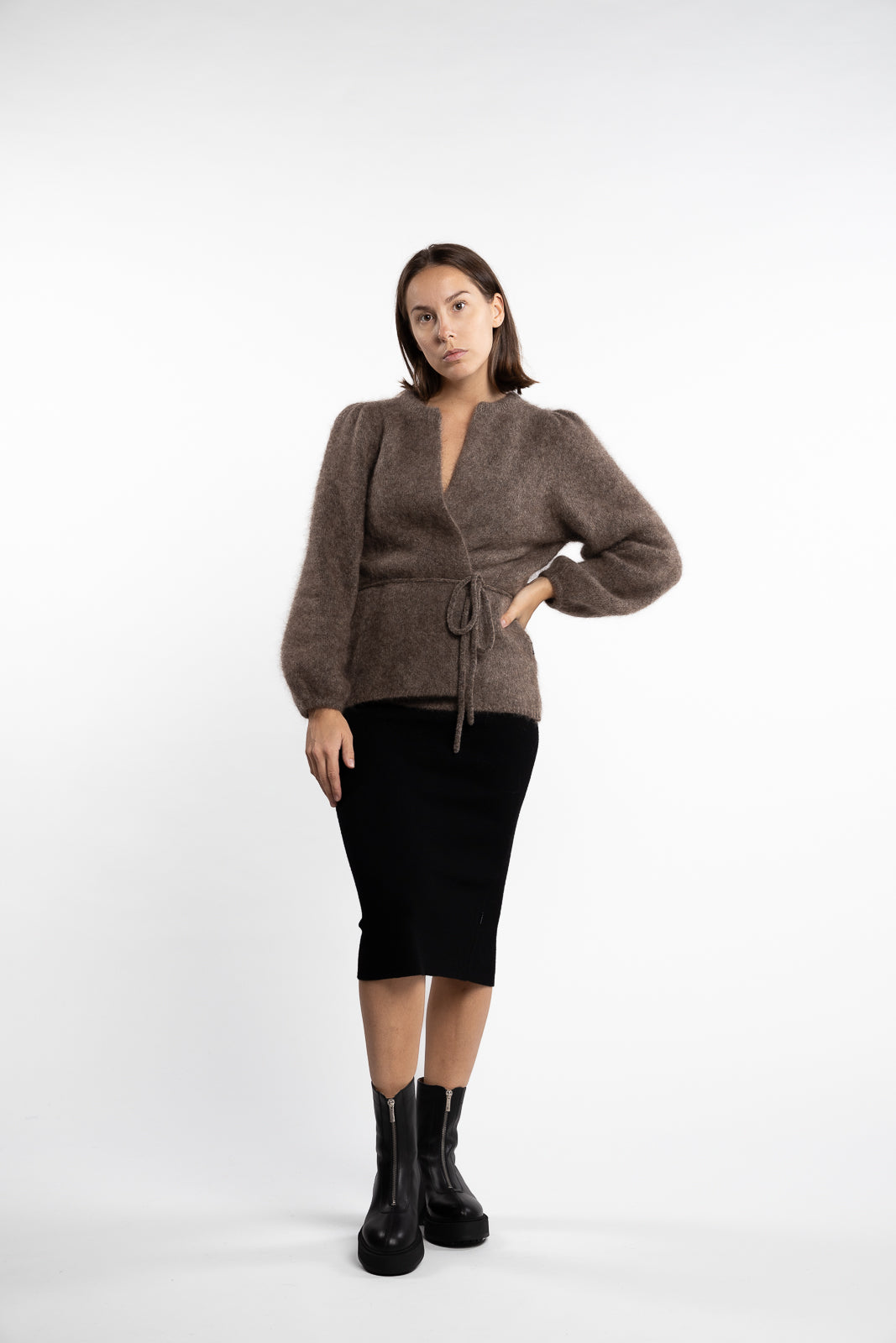 Fredrikke Chunky Cardigan- Brown