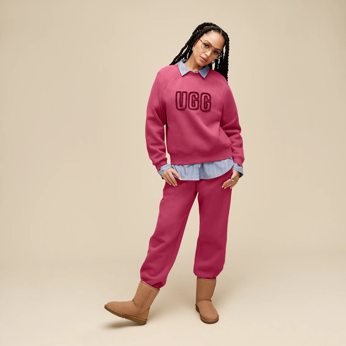 UGG W Classic Short II Chestnut – modellbilde