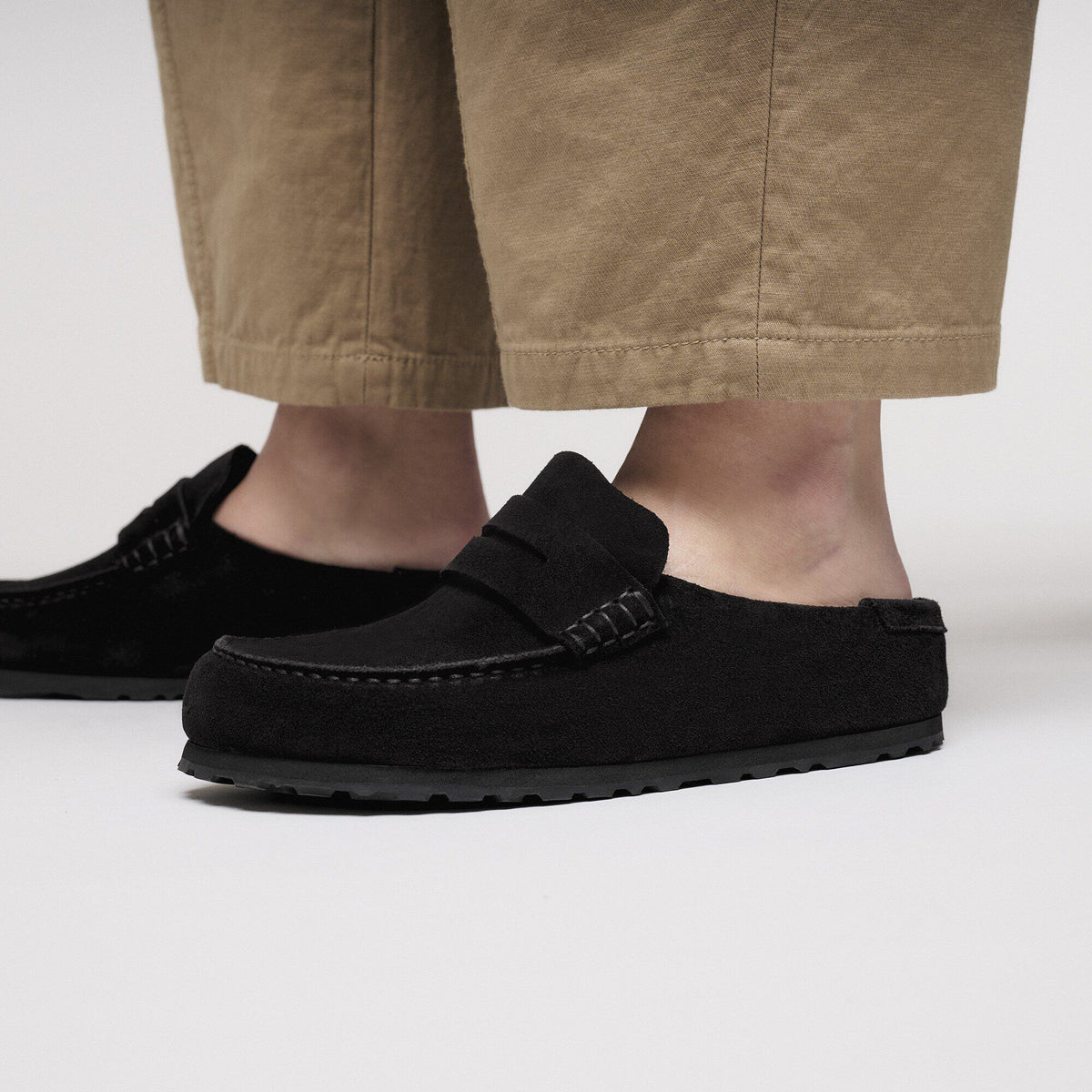 Naples Wrapped Suede Leather- Black - closeup
