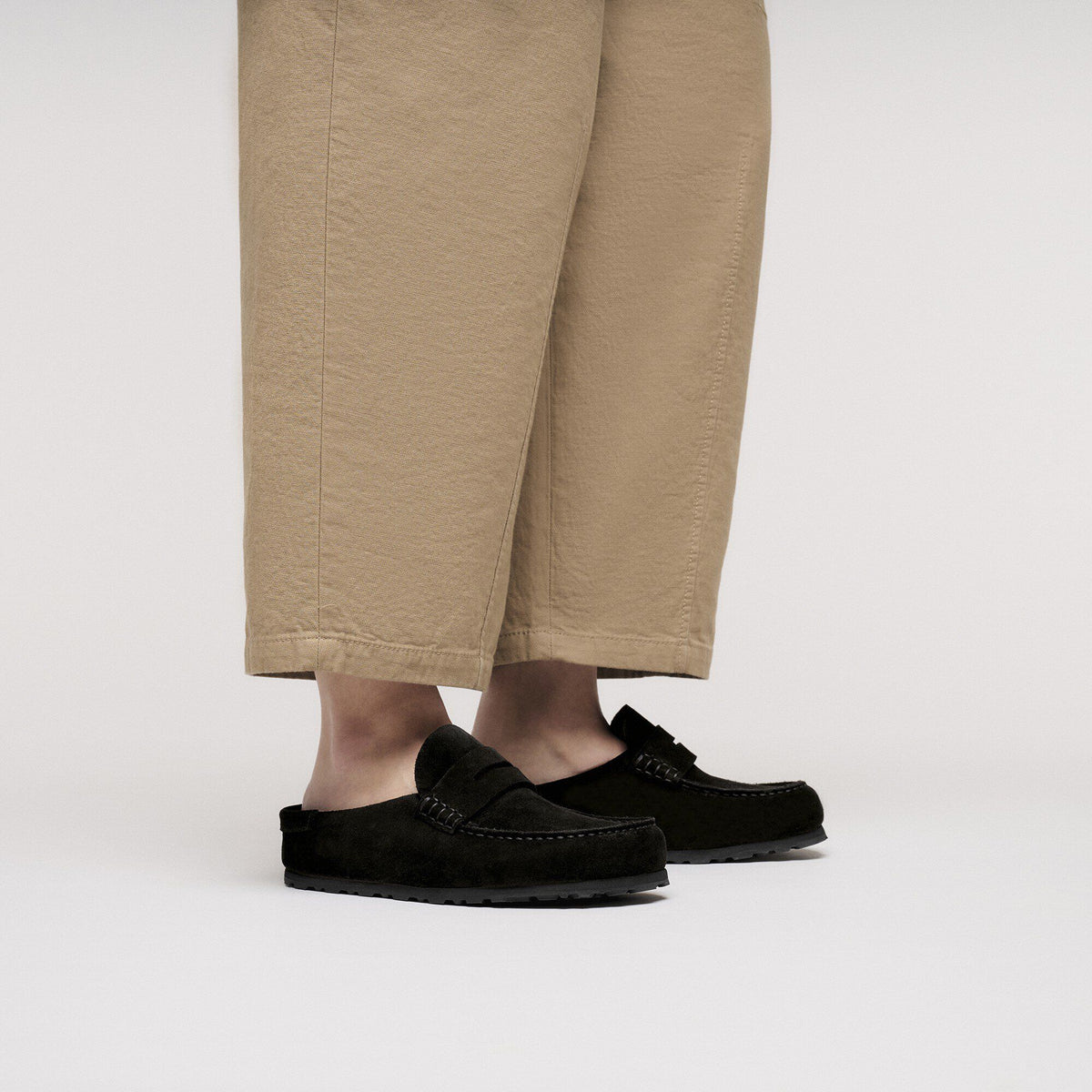 Naples Wrapped Suede Leather- Black - look