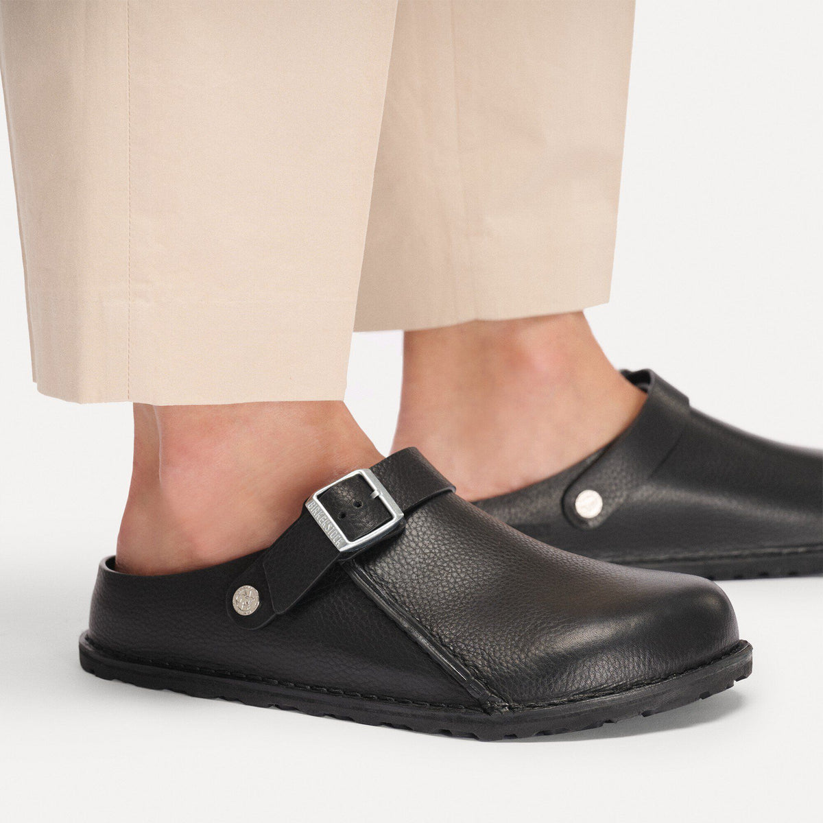 Women's Lutry Premium Natural Leather Black model closeup