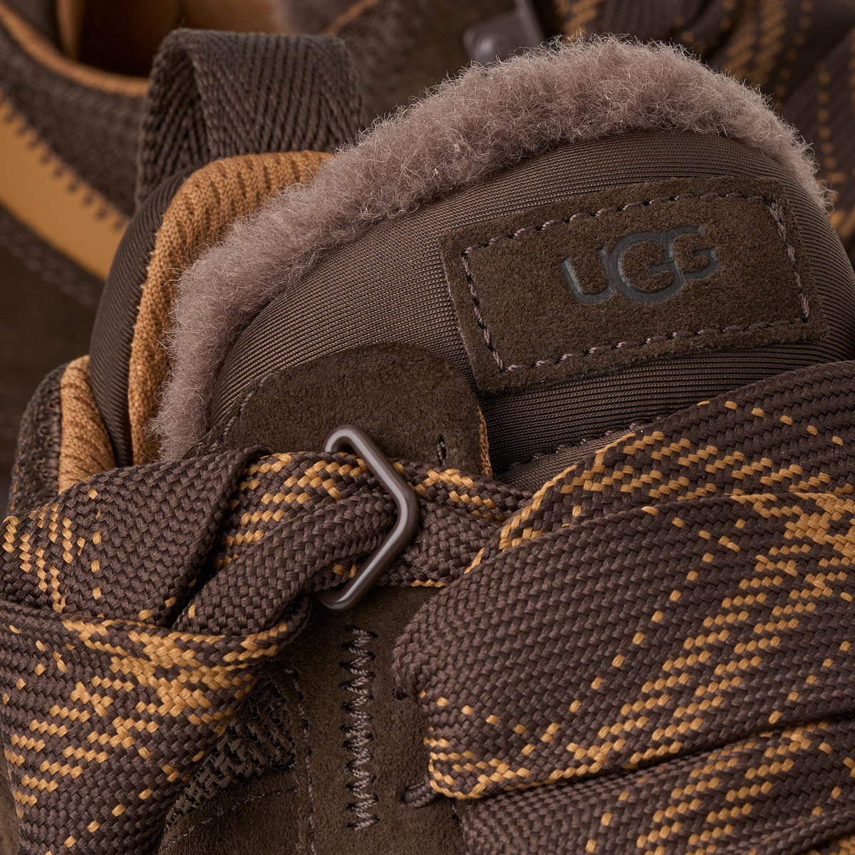 UGG W Lowmel Dusted Cocoa modellbilde