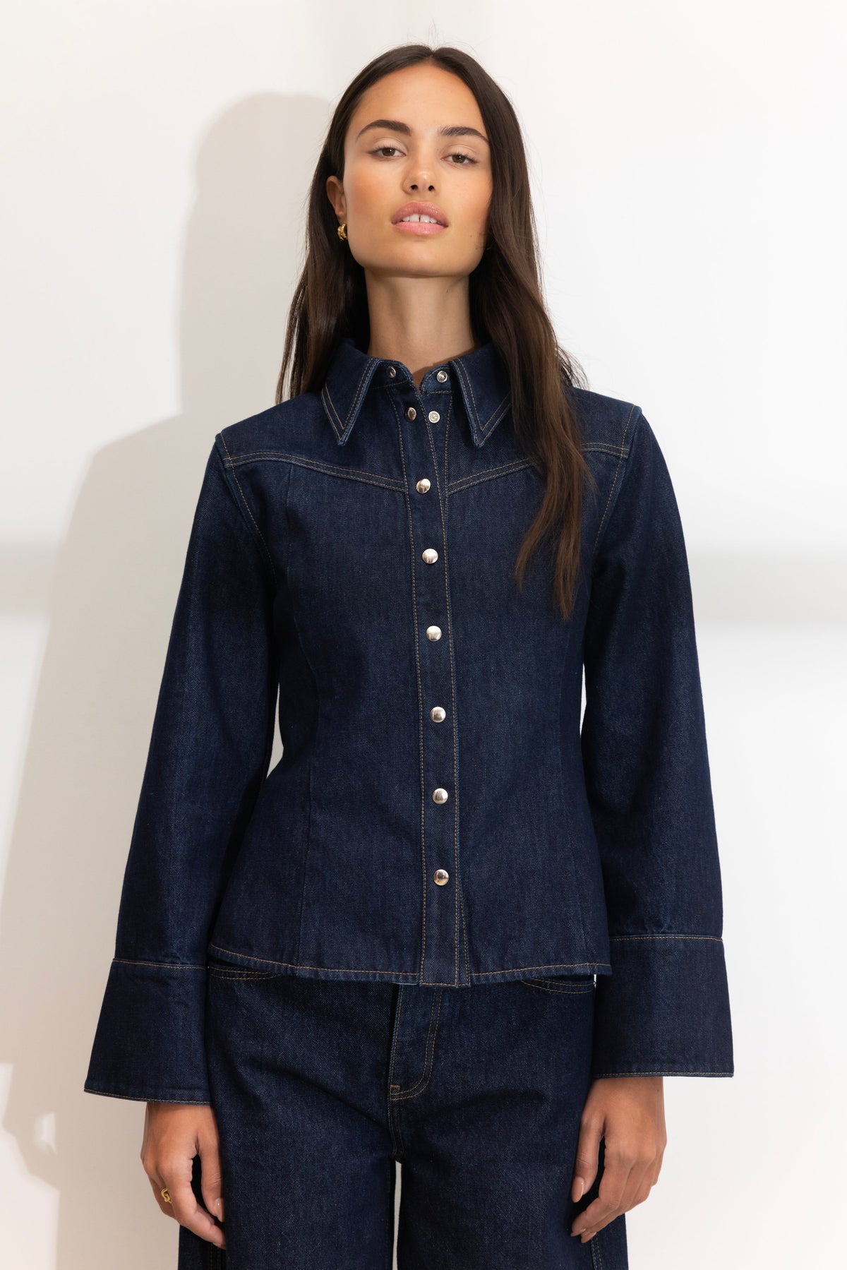 Cora shirt - Dark Blue modellbilde