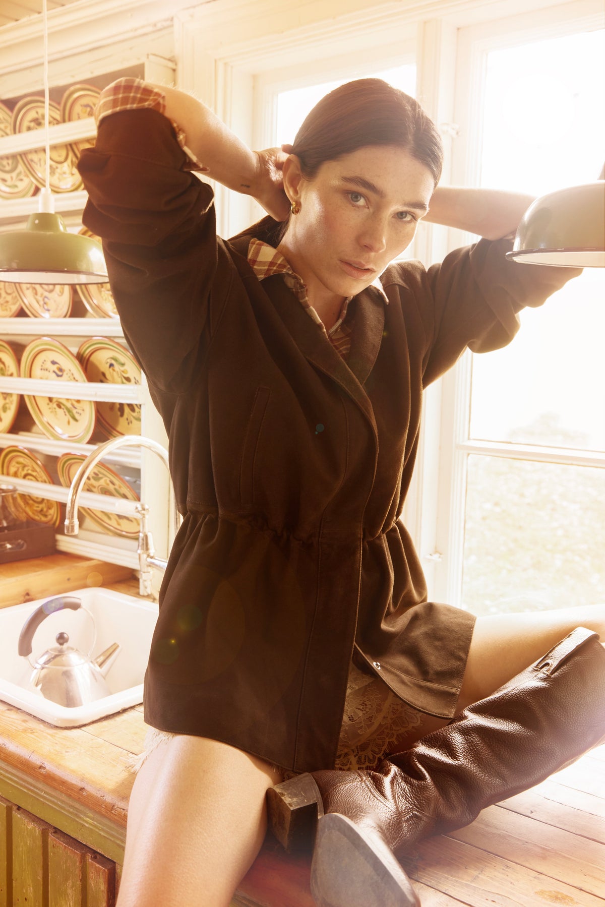 Winnie Leather Jacket - Dark Brown Suede modell