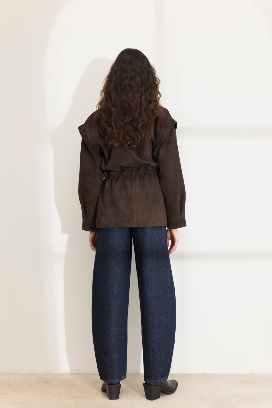 Winnie Leather Jacket - Dark Brown Suede modell