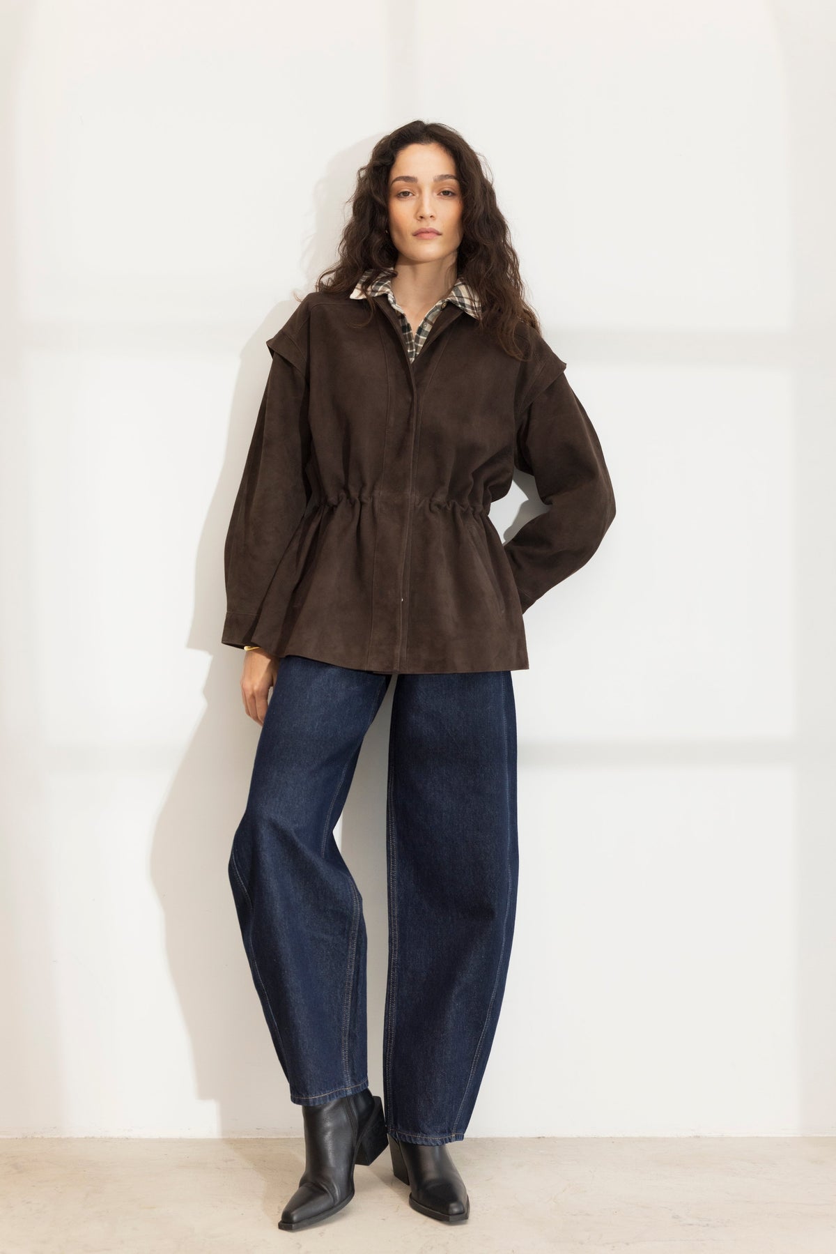 Winnie Leather Jacket - Dark Brown Suede modell