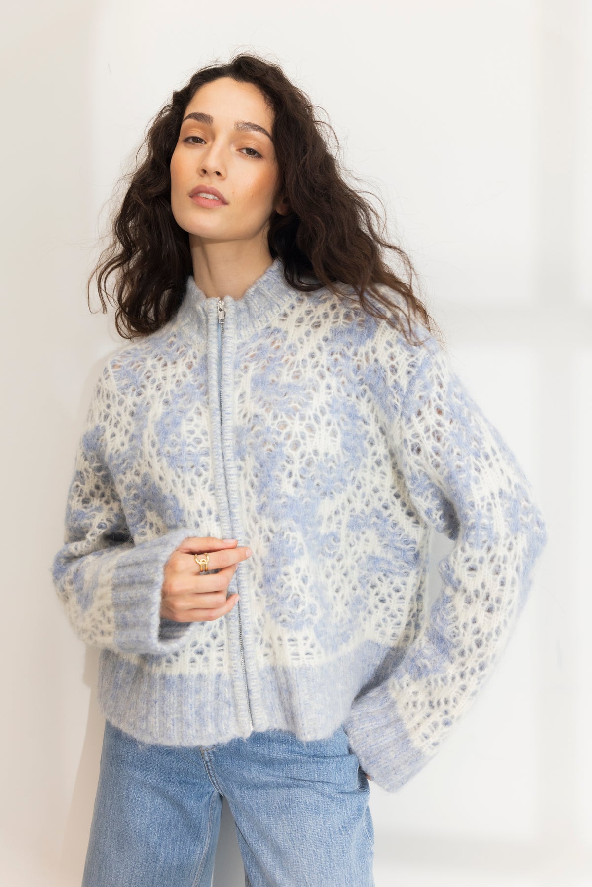 Briana Zip Knit - Light Blue modell