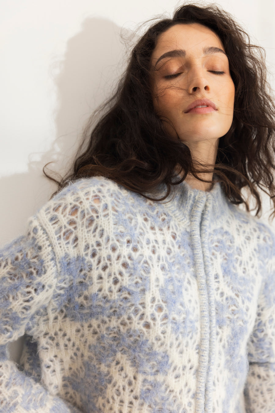 Briana Zip Knit - Light Blue modell
