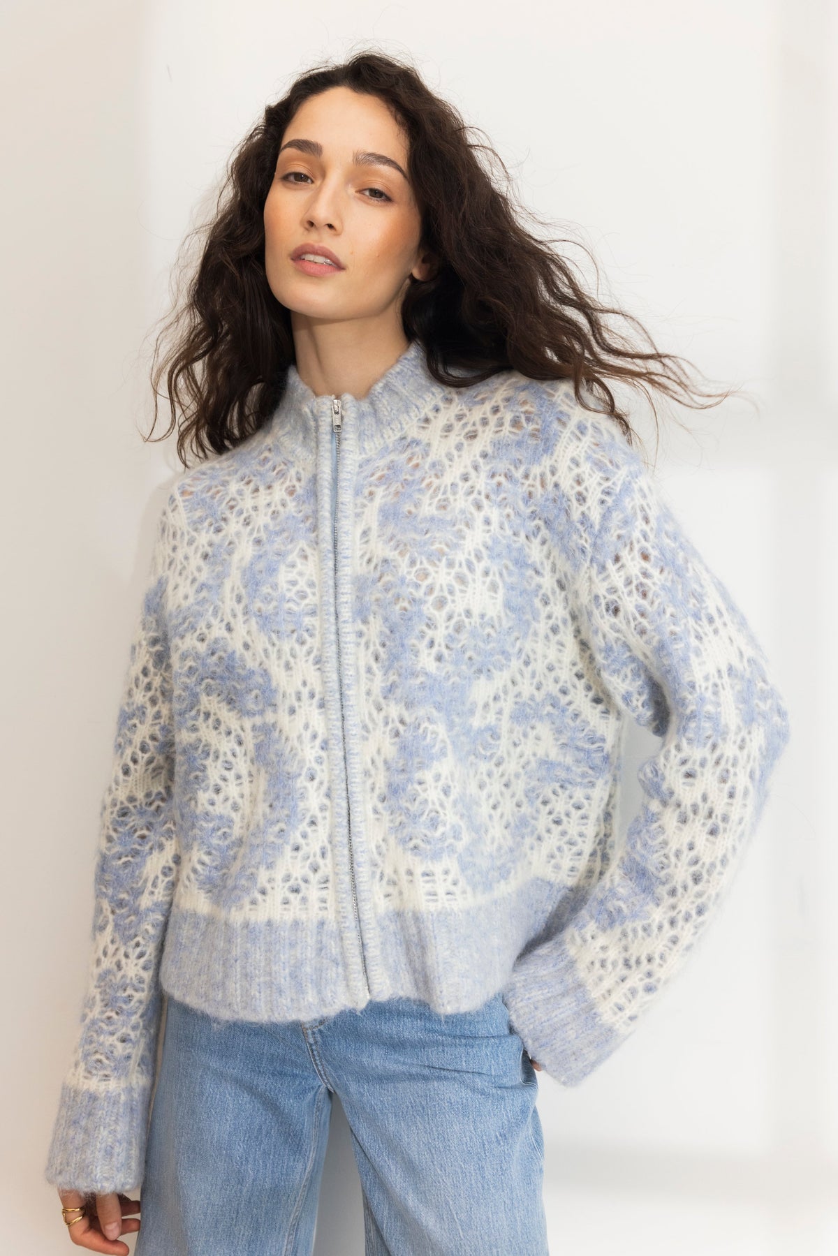 Briana Zip Knit - Light Blue modell