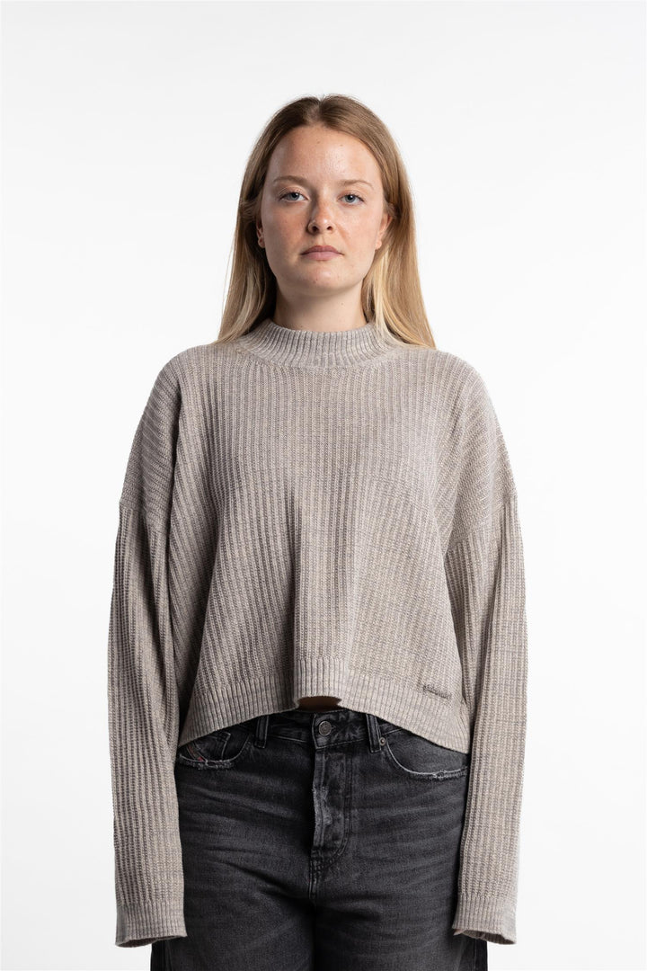 Line Crew Neck- Grey Mix