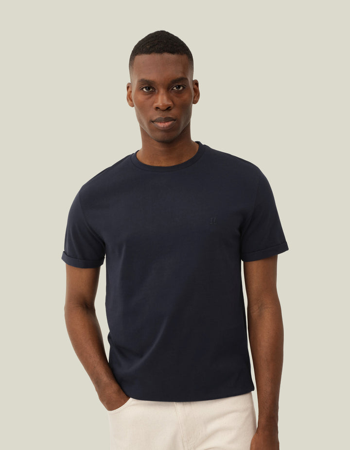 Nørregaard Tonal T-Shirt Dark Navy – Les Deux