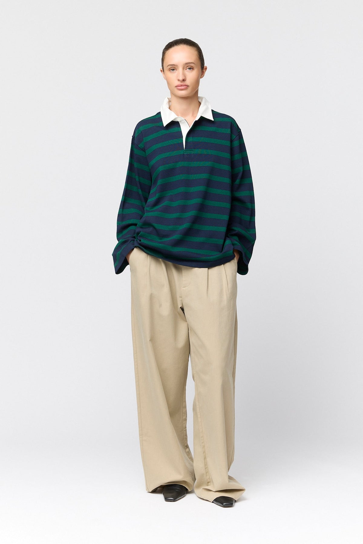Rugby Top Green & Navy Stripe - modellbilde