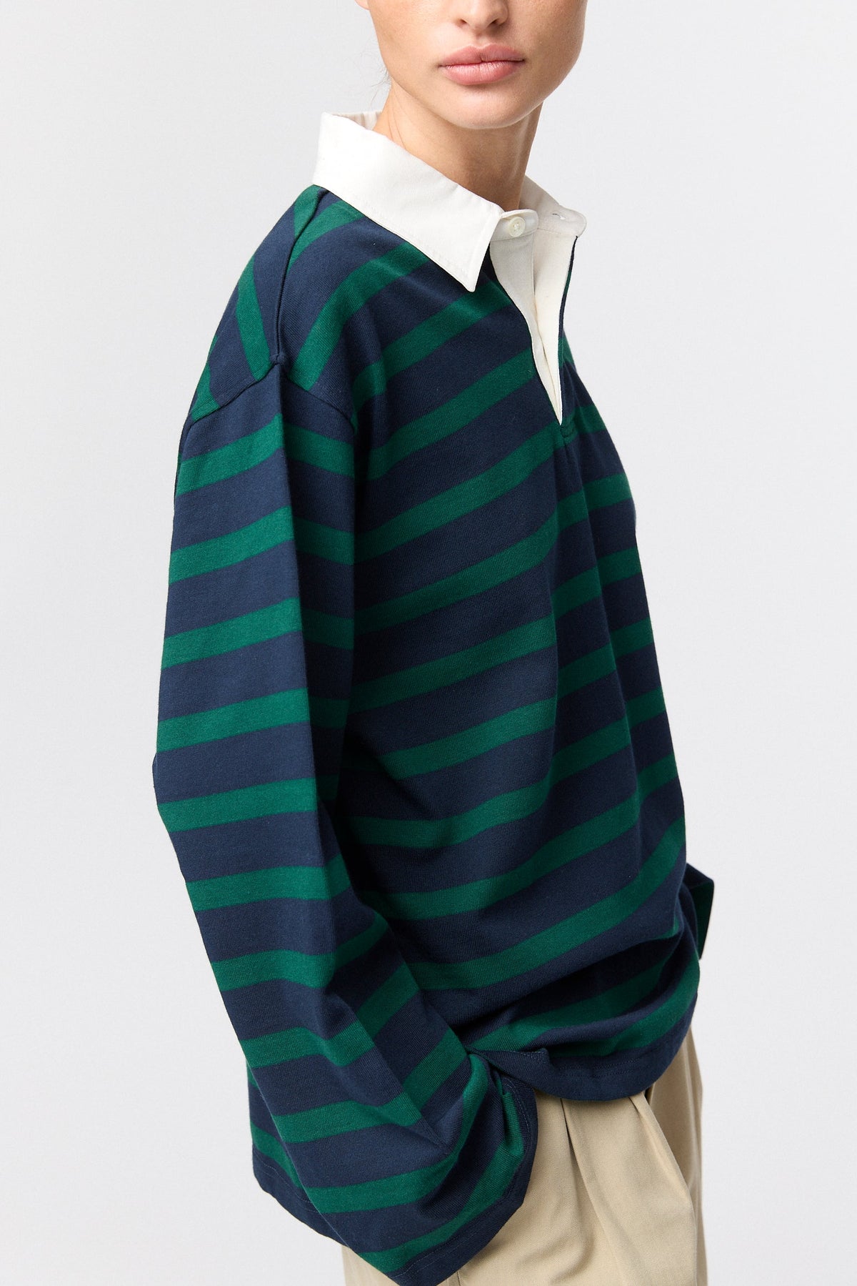 Rugby Top Green & Navy Stripe - modellbilde