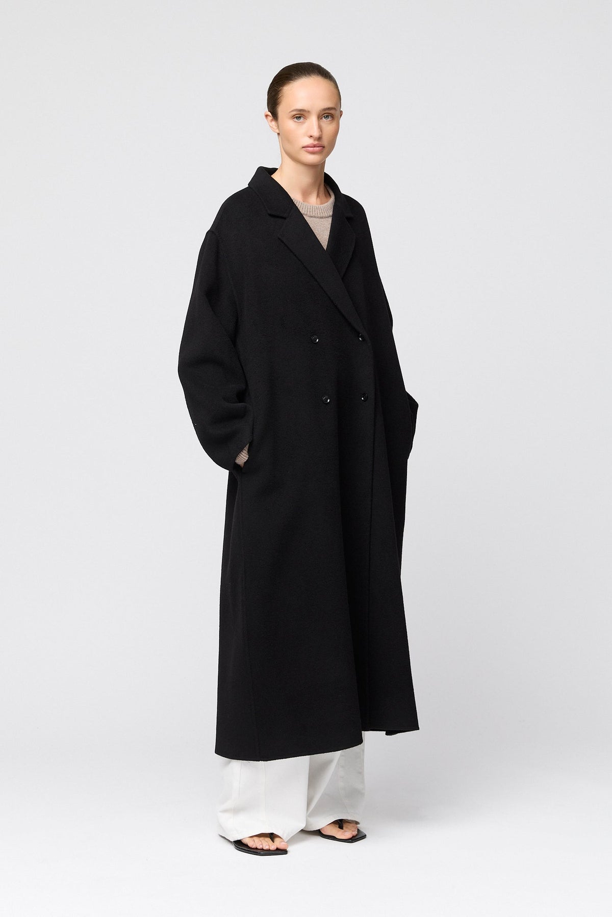 Doublé Wool Lounge Coat Jet Black - modellbilde