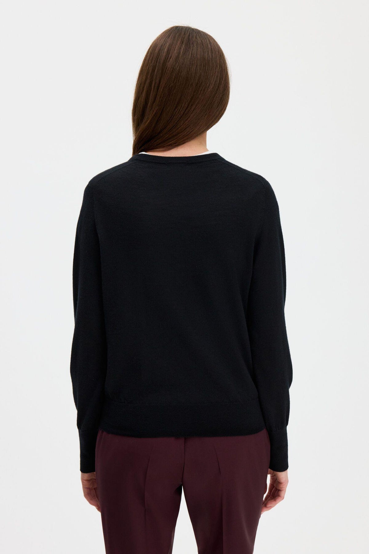 Merino R-Neck Sweater- Black