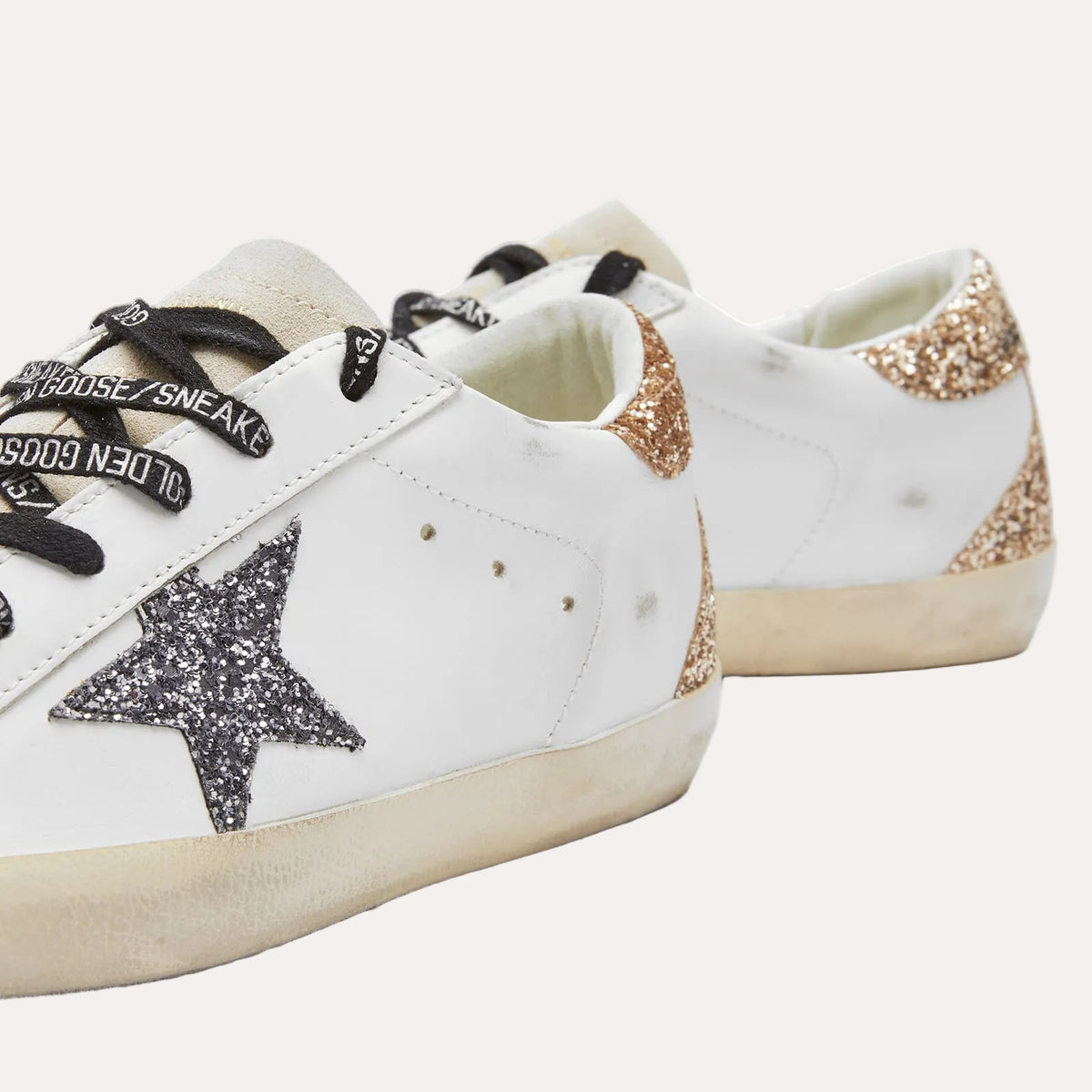 Golden Goose Super-Star Optic white/seedpearl/black/gold sneaker - detalj vinklet