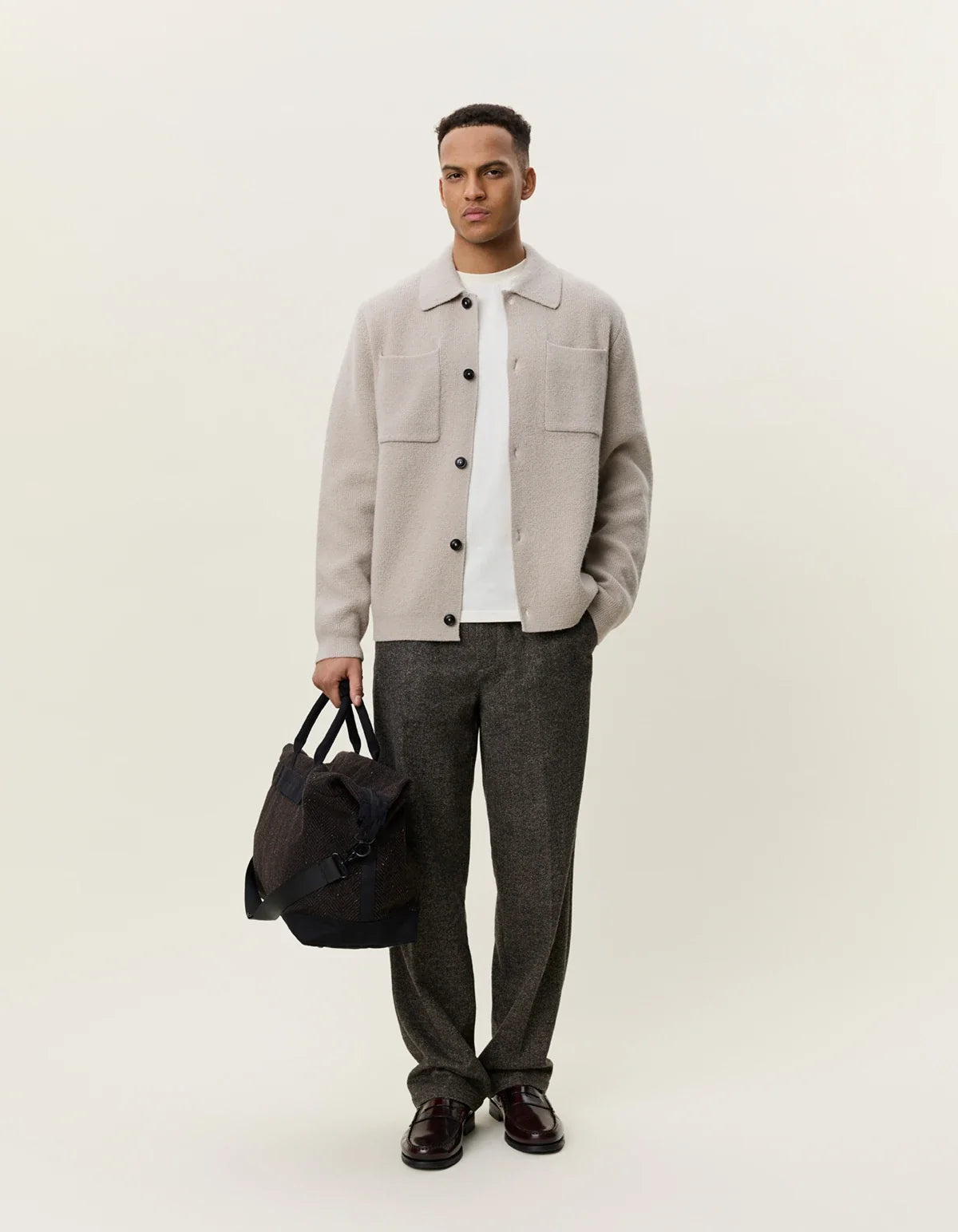 Milano Knit Overshirt Light Sand - modellbilde