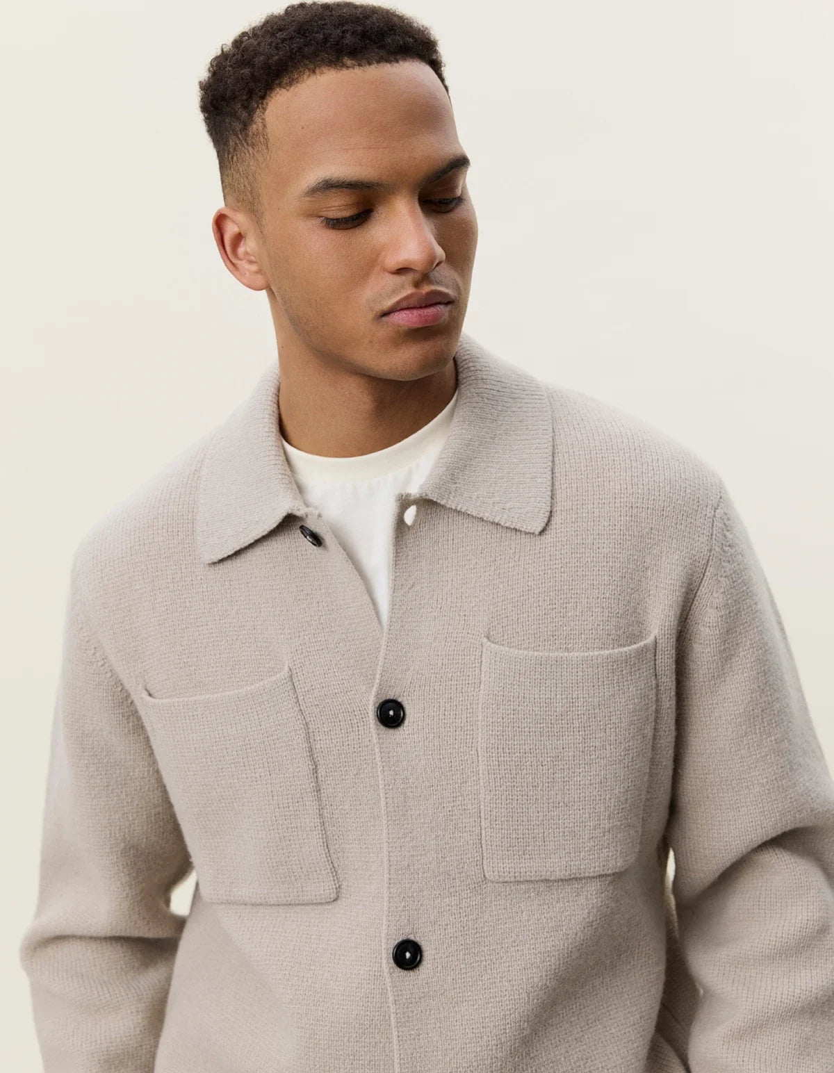 Milano Knit Overshirt Light Sand - modellbilde