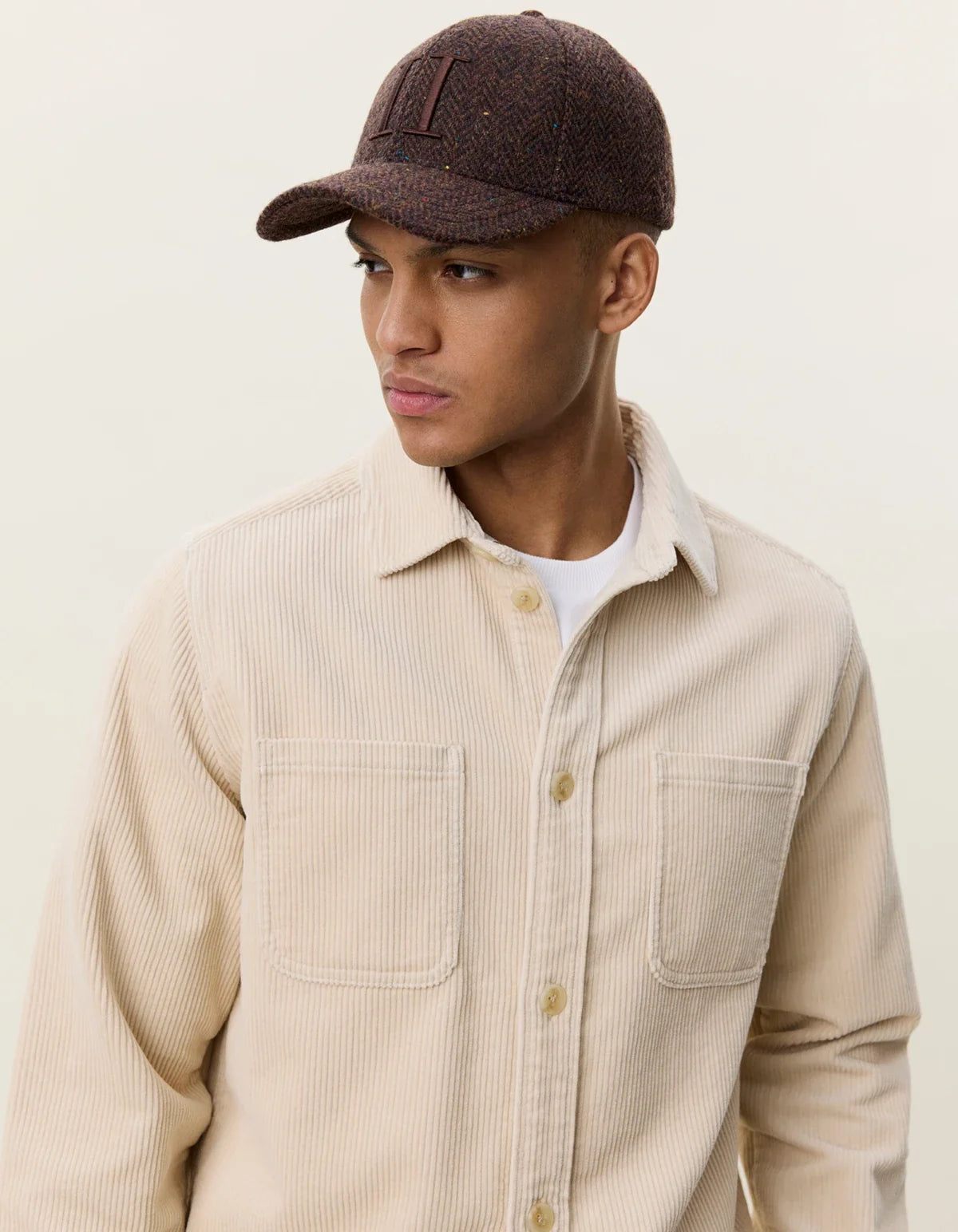 Corduroy Overshirt Ivory - modellbilde