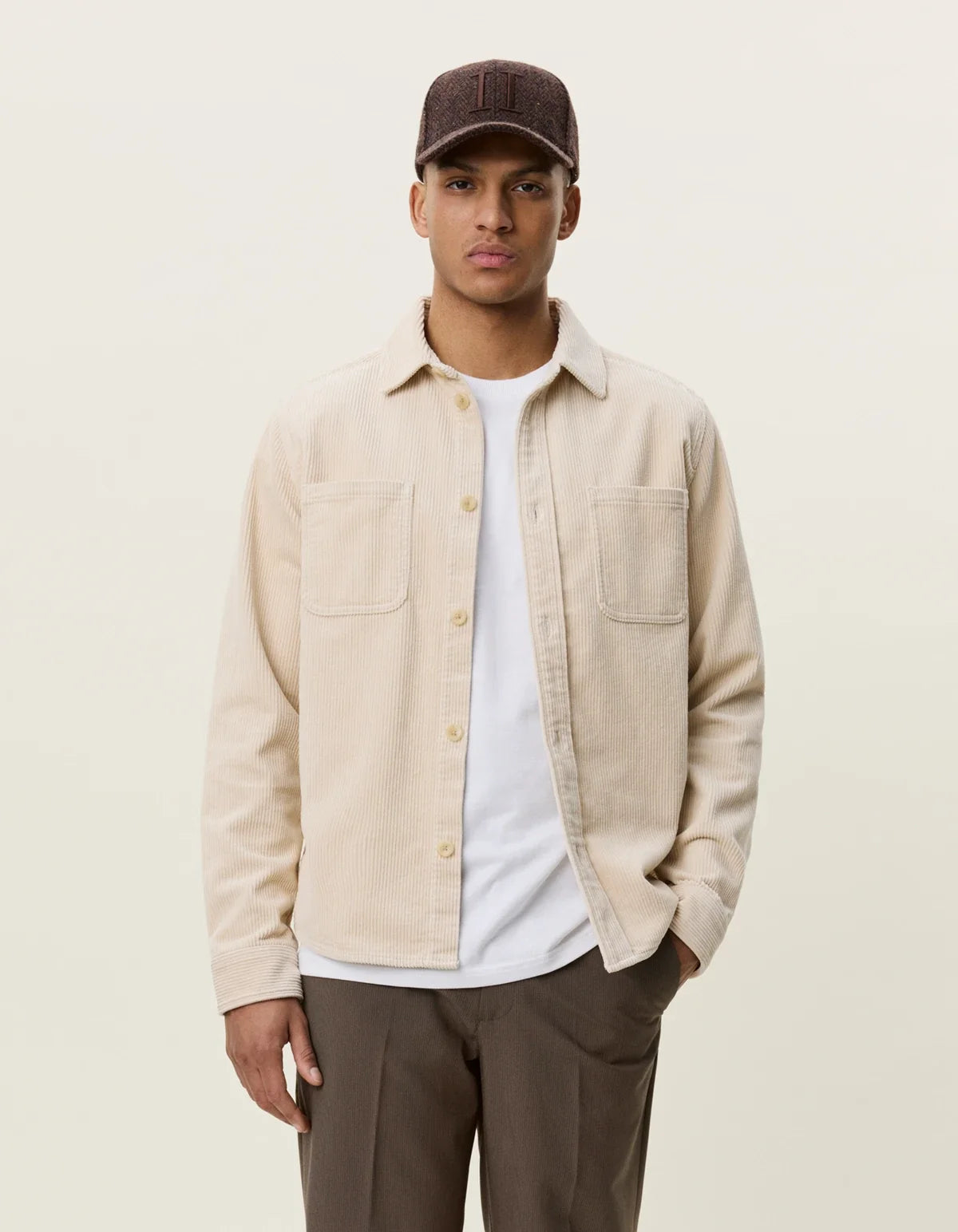 Corduroy Overshirt Ivory - modellbilde