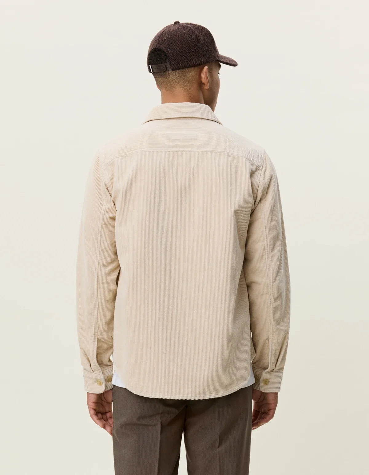 Corduroy Overshirt Ivory - modellbilde