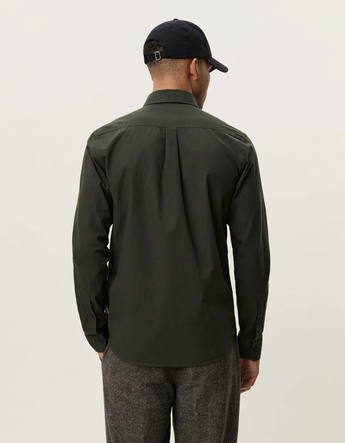 Light Oxford Shirt Rosin Green - modellbilde