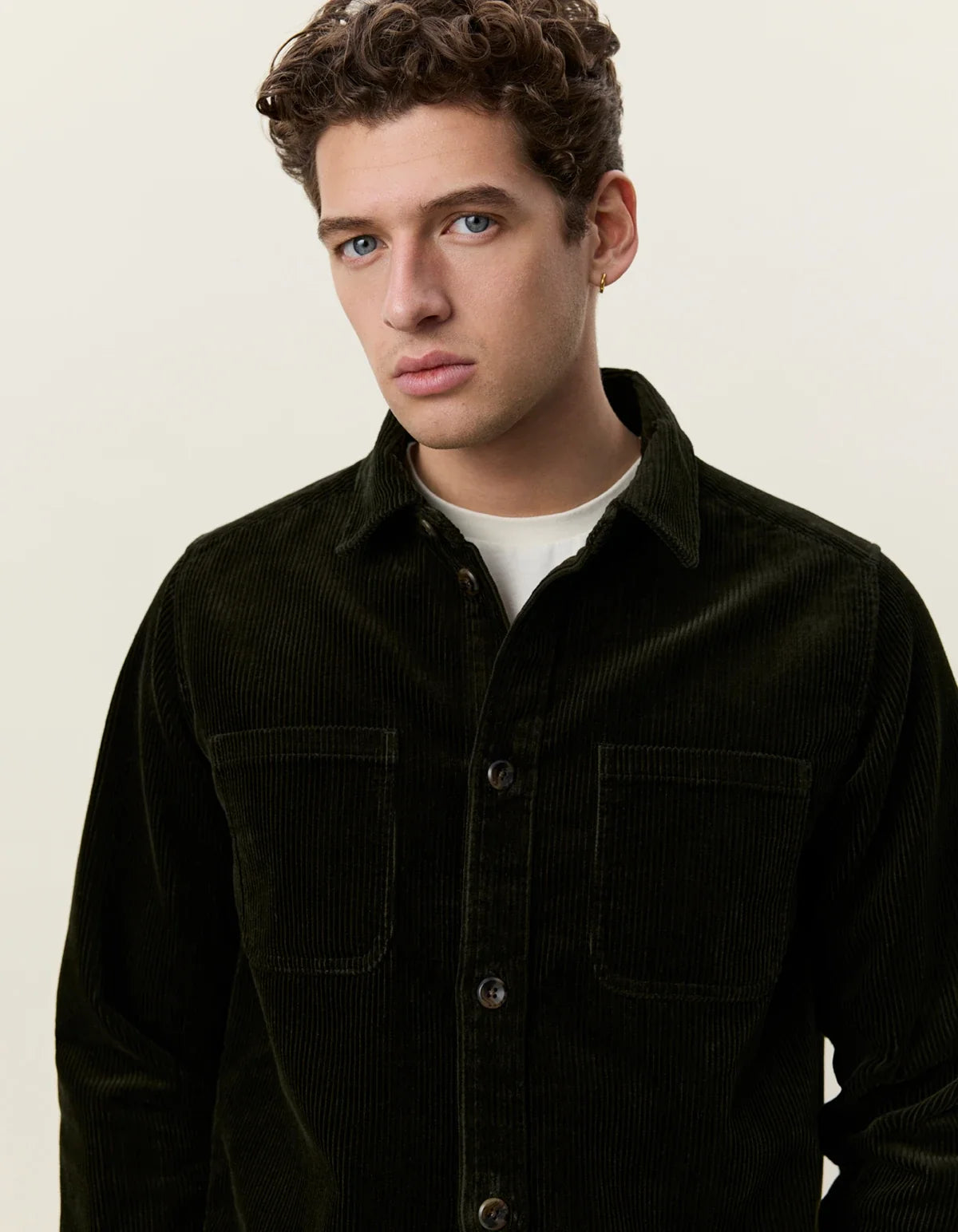 Corduroy Overshirt Rosin Green - modellbilde