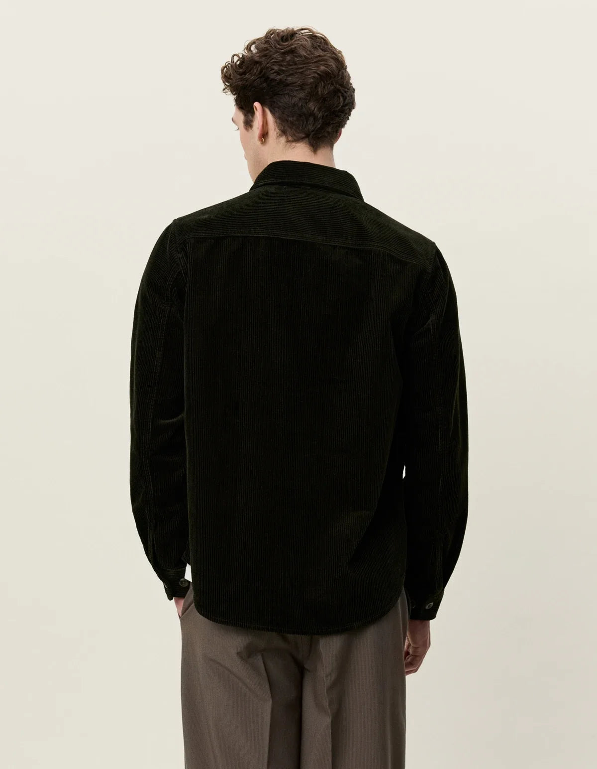 Corduroy Overshirt Rosin Green - modellbilde