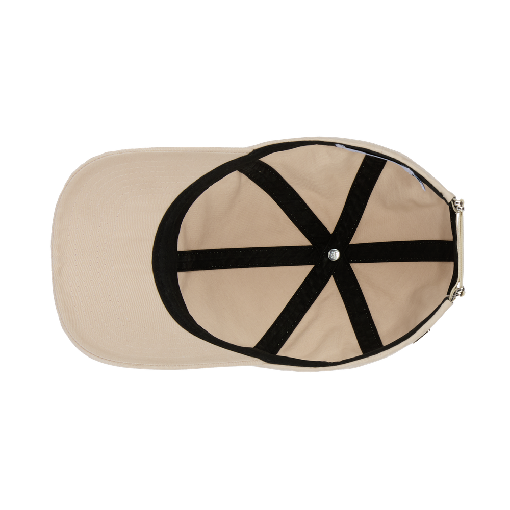 Legacy Soft Washed Cotton Light Beige caps fra Varsity, detaljbilde