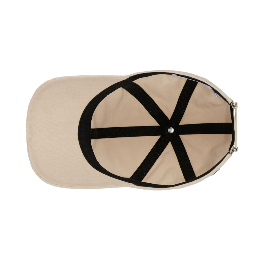 Legacy Soft Washed Cotton Light Beige caps fra Varsity, detaljbilde