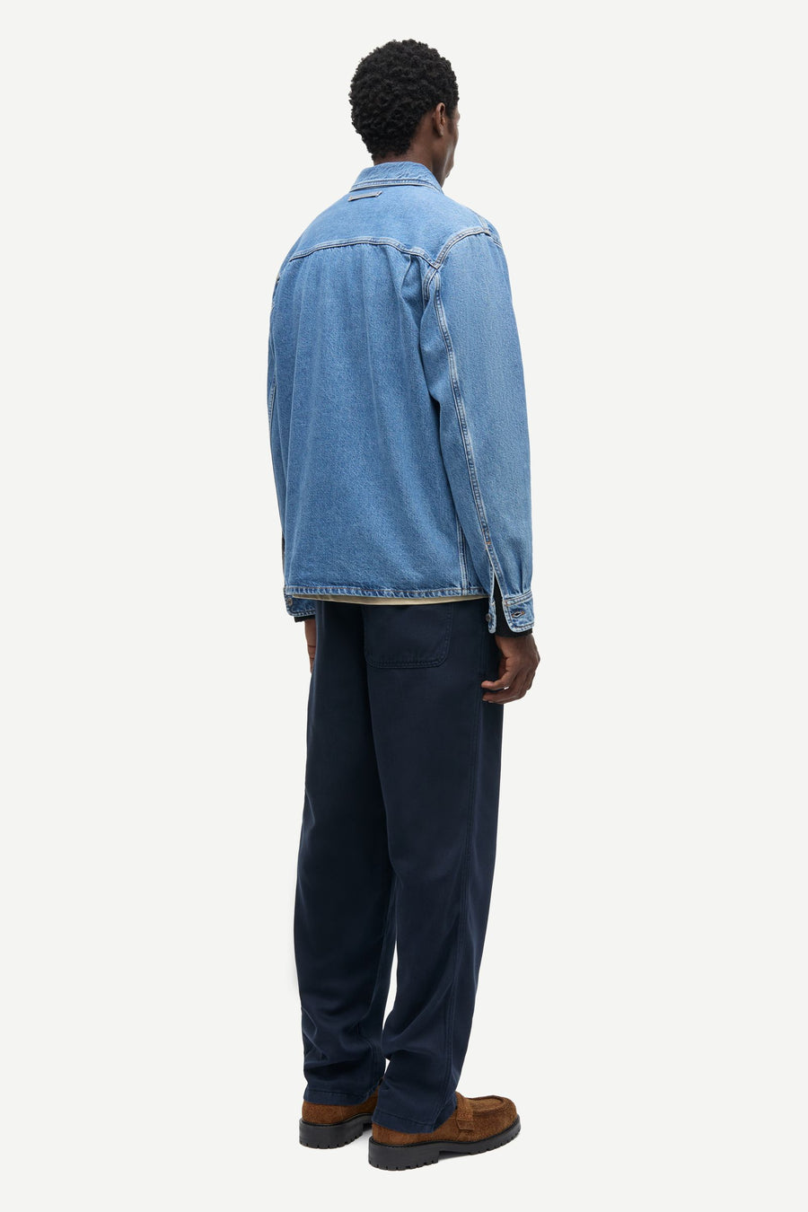 Sadamon B shirt Denim 16138 Retro Wash - modellbilde bakfra