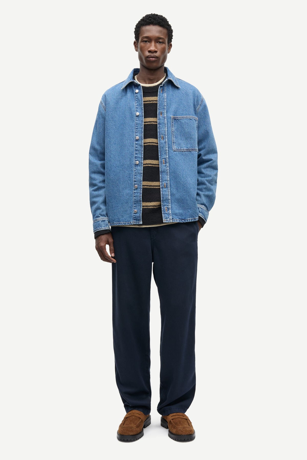 Sadamon B shirt Denim 16138 Retro Wash - modellbilde nær