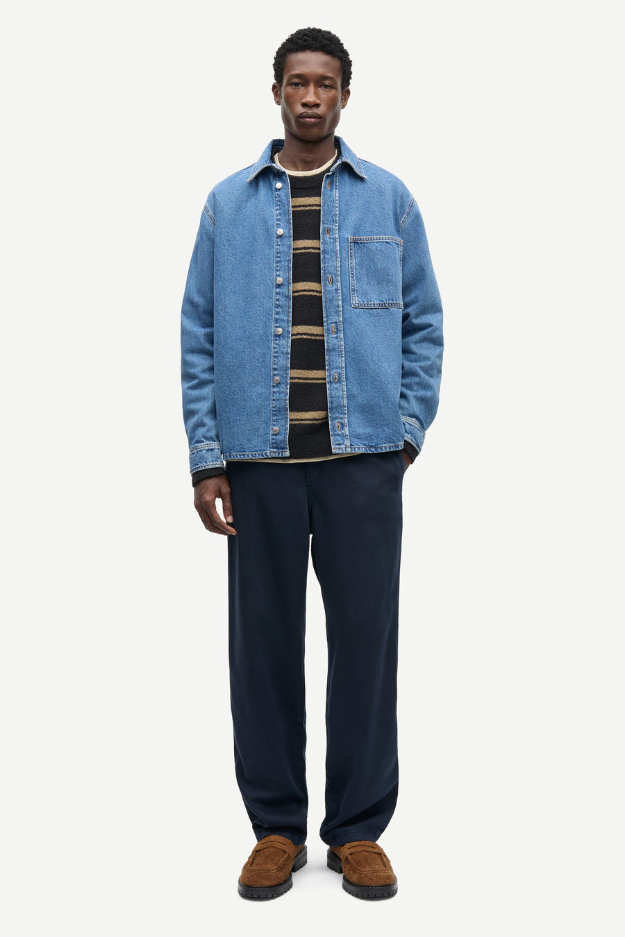 Sadamon B shirt Denim 16138 Retro Wash - modellbilde nær