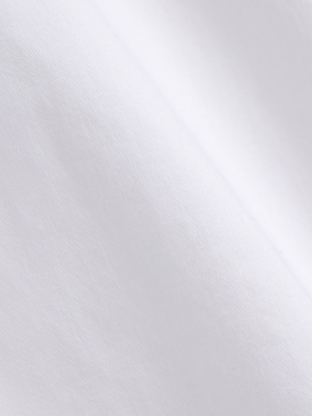 Victoria Shirt White - modellbilde nærbilde
