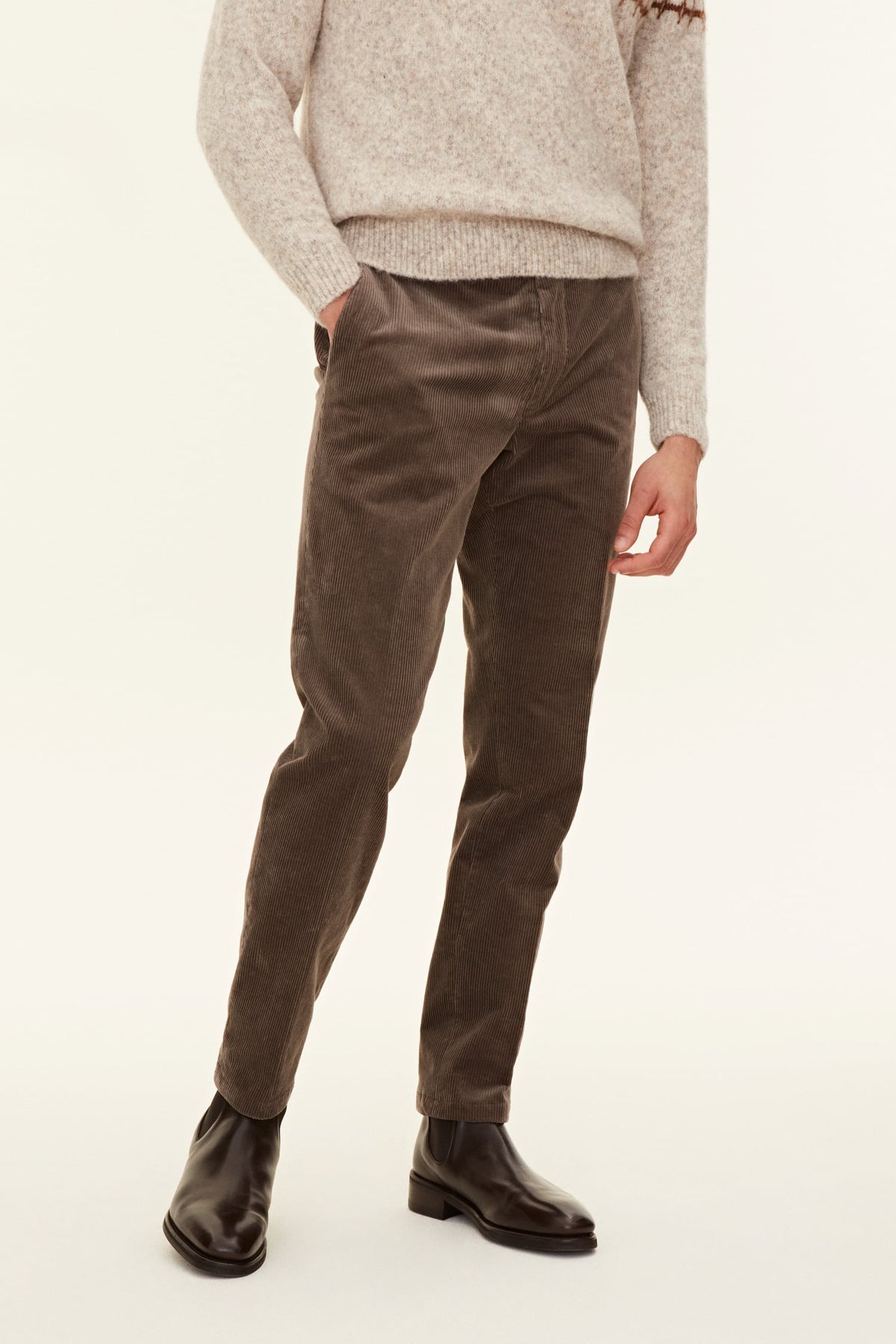 Oscar Jacobson Dandy Trousers Corduroy Baked Beige - modellbilde