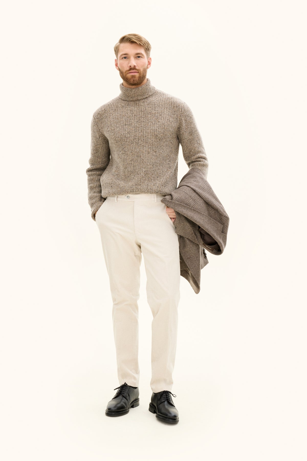 Oscar Jacobson Dandy Trousers Corduroy Creme White - modellbilde