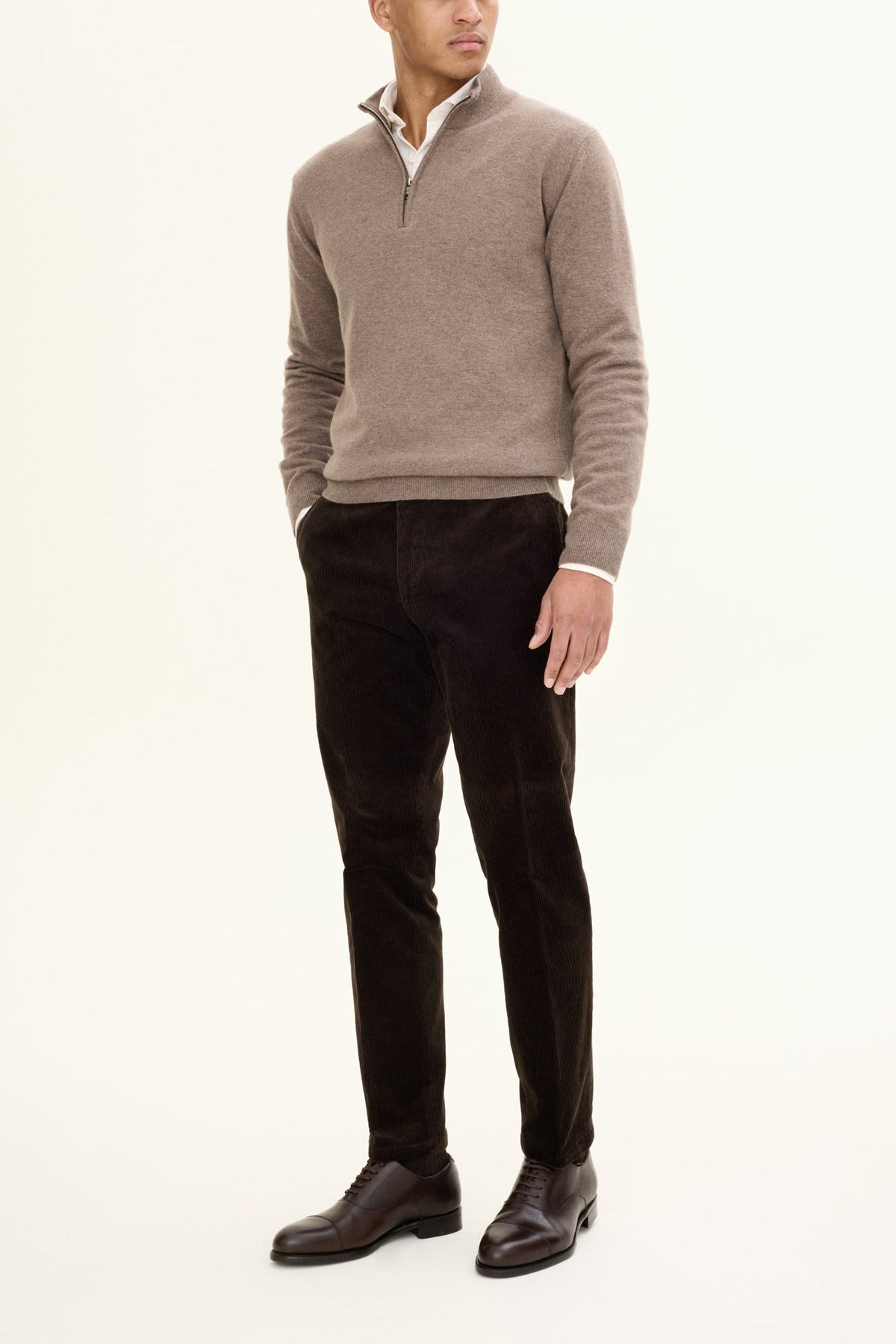 Oscar Jacobson Dandy Trousers Corduroy Dark Brown - modellbilde