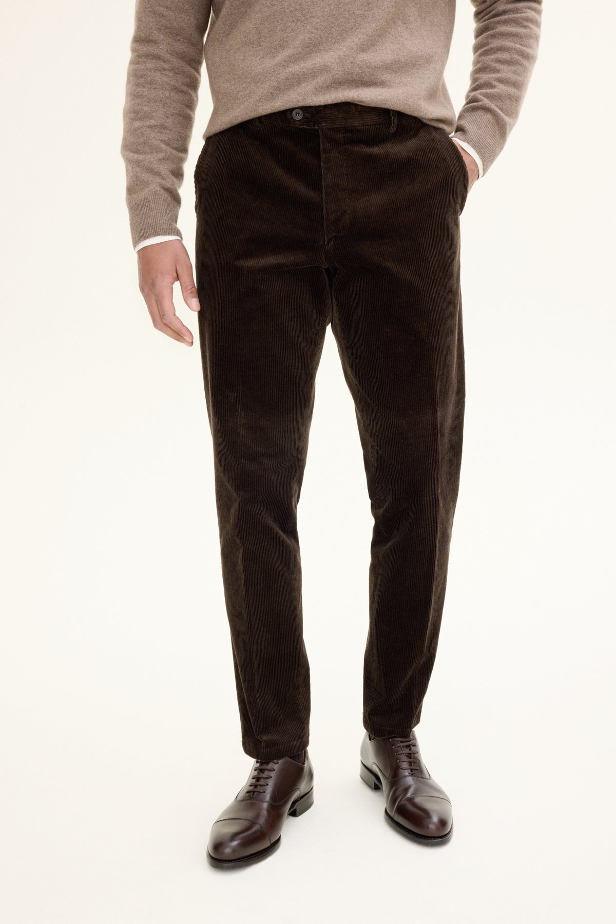 Oscar Jacobson Dandy Trousers Corduroy Dark Brown - modellbilde