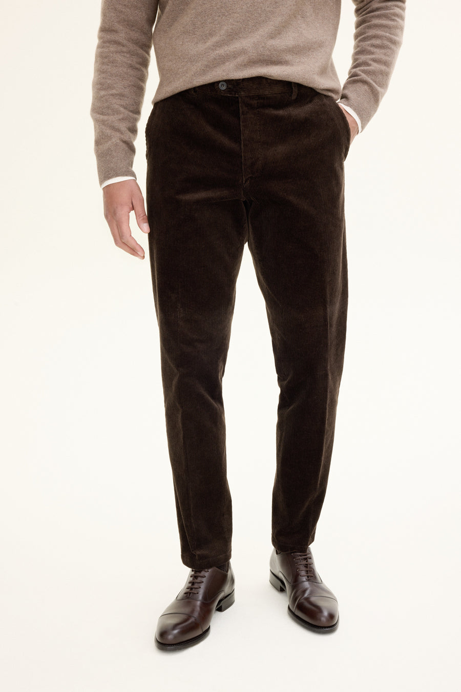 Oscar Jacobson Dandy Trousers Corduroy Dark Brown - modellbilde