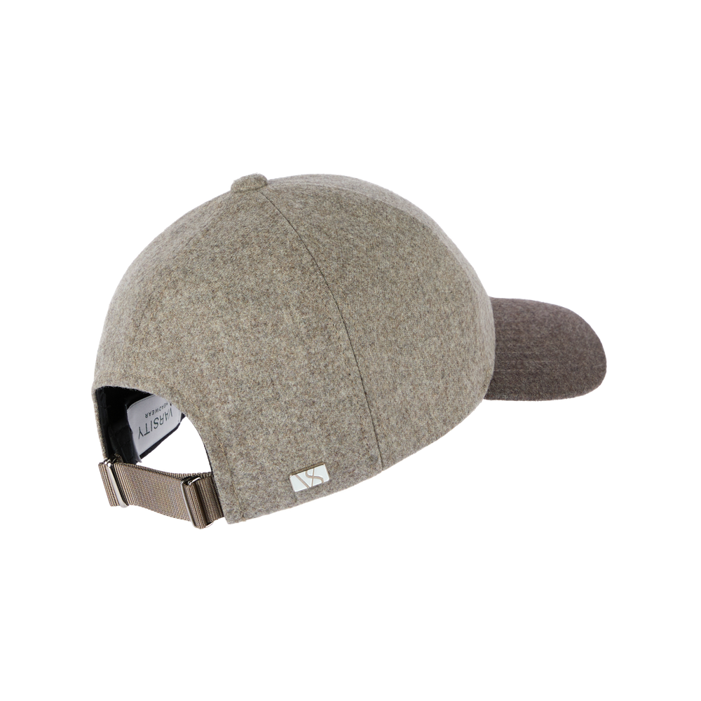Legacy Structured Wool Taupe Brown caps fra Varsity, bakside med justerbar stropp